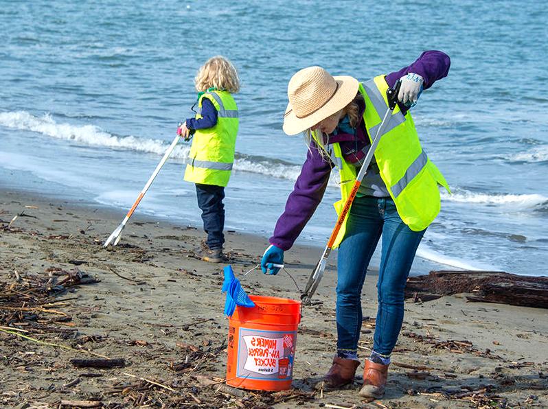 democratunity | Join a Beach Cleanup Day: Help keep beaches clean by participating in a beach cleanup day