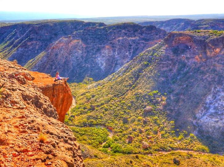 democratunity | Explore Charles Knife Canyon: Hike through the scenic Charles Knife Canyon